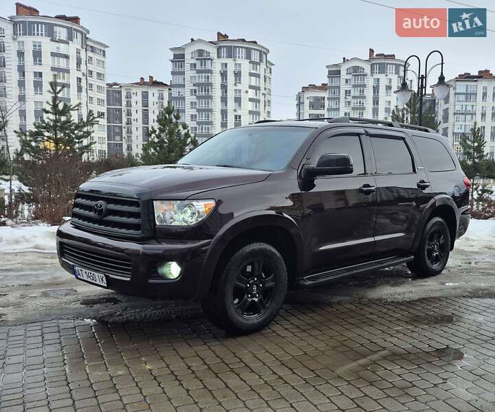 Внедорожник / Кроссовер Toyota Sequoia 2012 в Ивано-Франковске