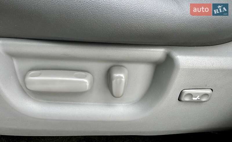 Внедорожник / Кроссовер Toyota Sequoia 2011 в Киеве фото 16 Внедорожник / Кроссовер Toyota Sequoia 2011 в Киеве