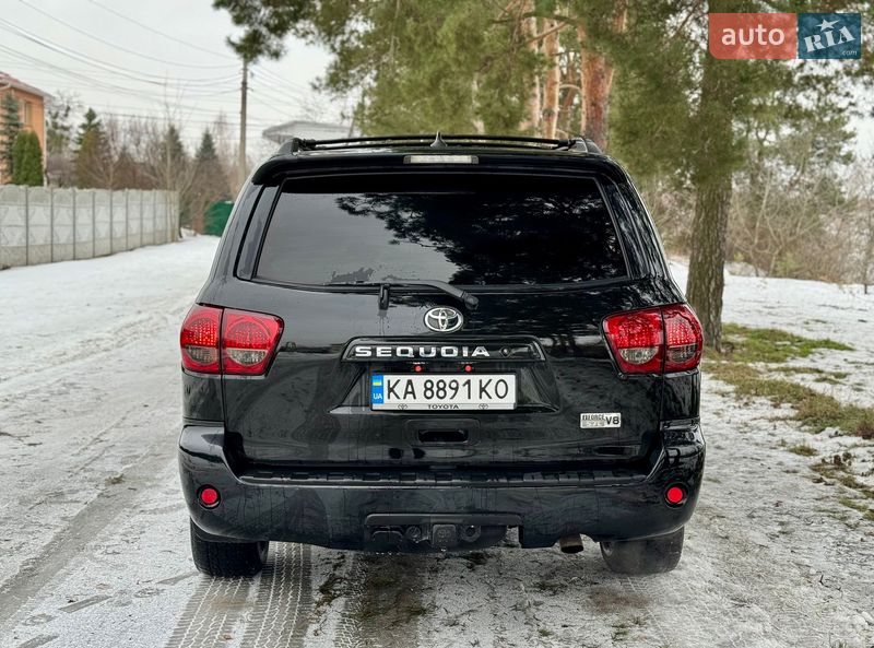 Внедорожник / Кроссовер Toyota Sequoia 2011 в Киеве