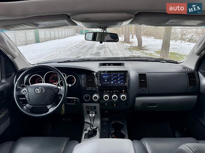 Внедорожник / Кроссовер Toyota Sequoia 2011 в Киеве