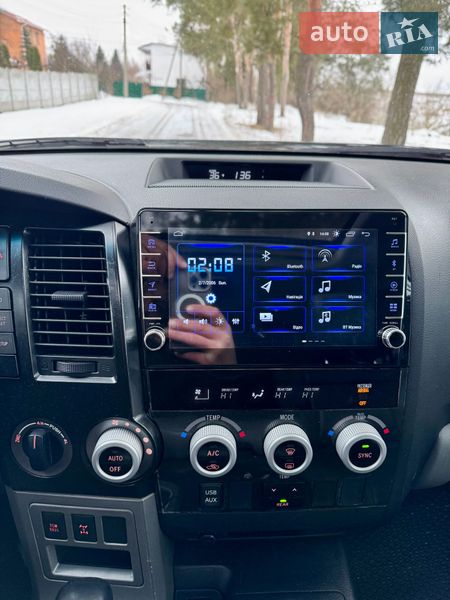 Внедорожник / Кроссовер Toyota Sequoia 2011 в Киеве