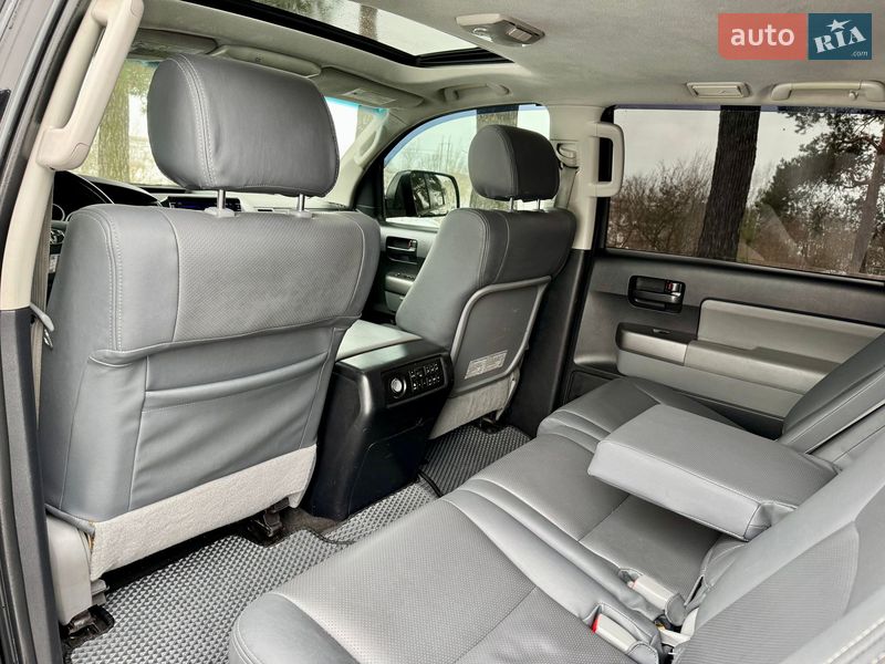 Внедорожник / Кроссовер Toyota Sequoia 2011 в Киеве