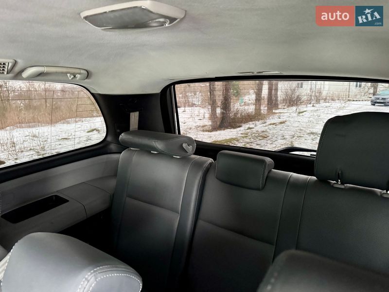 Внедорожник / Кроссовер Toyota Sequoia 2011 в Киеве