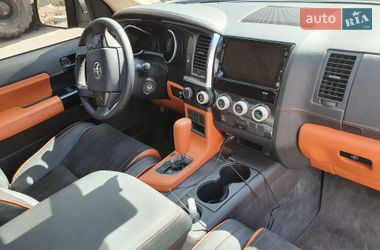 Позашляховик / Кросовер Toyota Sequoia 2017 в Києві