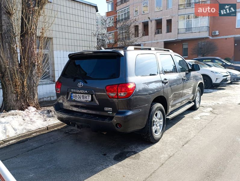 Внедорожник / Кроссовер Toyota Sequoia 2014 в Виннице