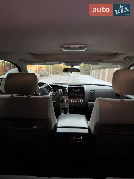 Внедорожник / Кроссовер Toyota Sequoia 2017 в Киеве