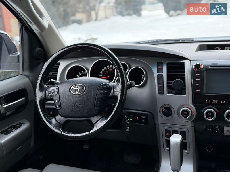 Внедорожник / Кроссовер Toyota Sequoia 2008 в Львове