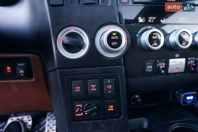 Внедорожник / Кроссовер Toyota Sequoia 2008 в Одессе