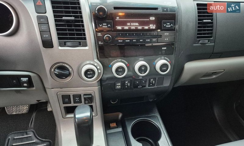 Внедорожник / Кроссовер Toyota Sequoia 2012 в Ивано-Франковске