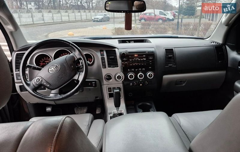 Внедорожник / Кроссовер Toyota Sequoia 2012 в Ивано-Франковске