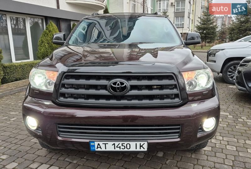 Внедорожник / Кроссовер Toyota Sequoia 2012 в Ивано-Франковске