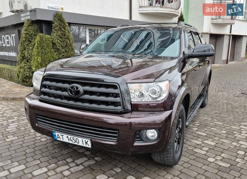 Внедорожник / Кроссовер Toyota Sequoia 2012 в Ивано-Франковске