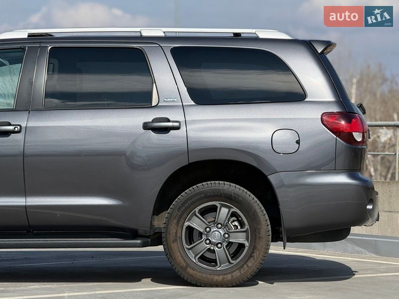 Внедорожник / Кроссовер Toyota Sequoia 2019 в Киеве