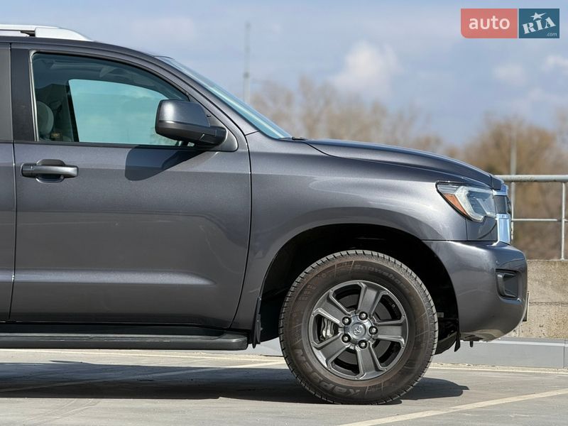 Внедорожник / Кроссовер Toyota Sequoia 2019 в Киеве