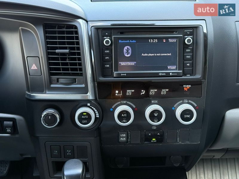 Внедорожник / Кроссовер Toyota Sequoia 2019 в Киеве