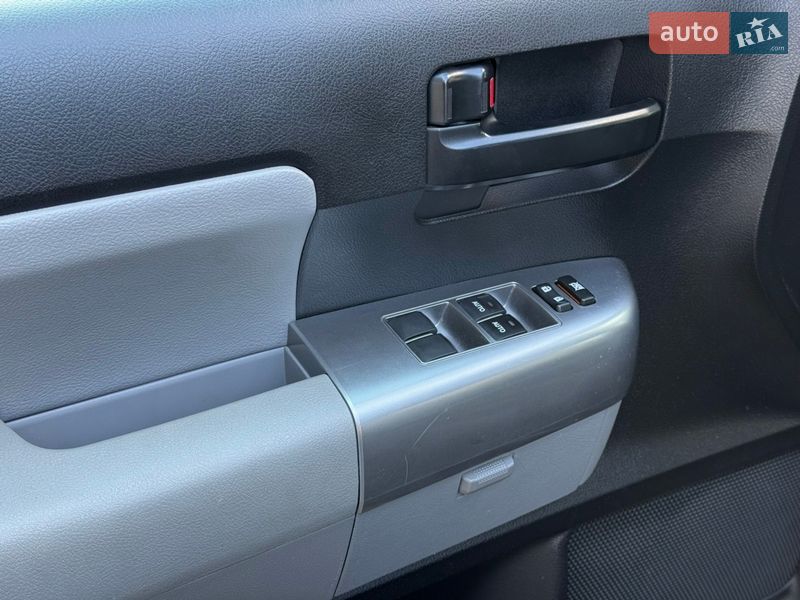 Внедорожник / Кроссовер Toyota Sequoia 2019 в Киеве