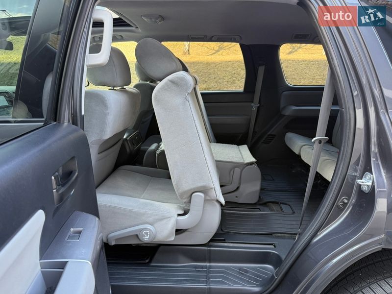 Внедорожник / Кроссовер Toyota Sequoia 2019 в Киеве