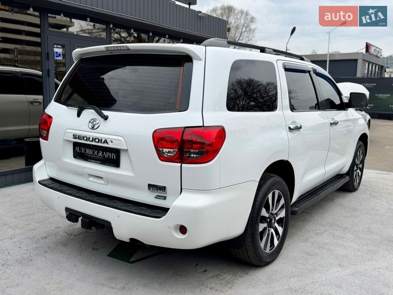 Внедорожник / Кроссовер Toyota Sequoia 2013 в Киеве