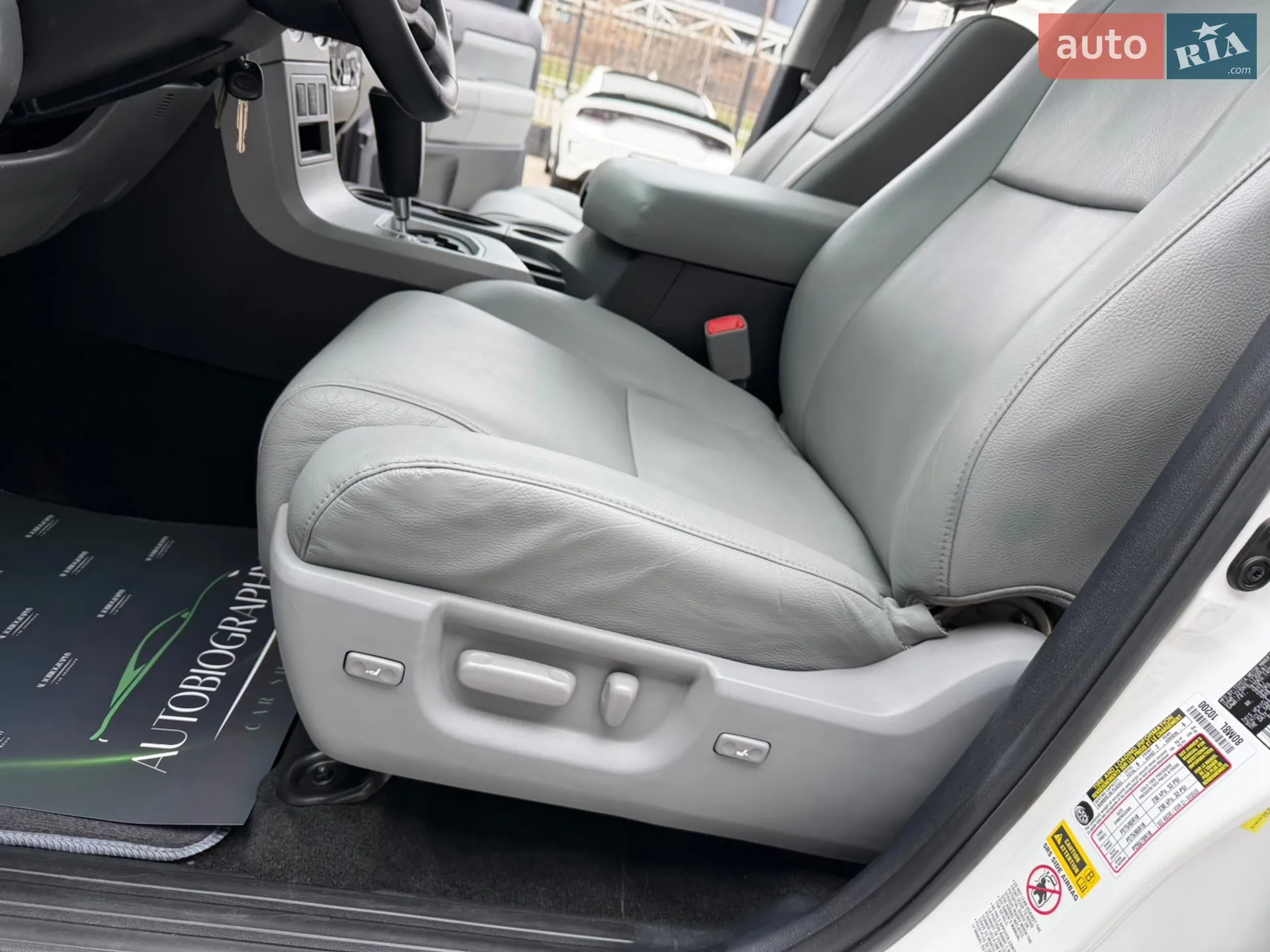2013 Toyota Sequoia - мініатюра 30