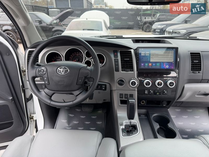 Внедорожник / Кроссовер Toyota Sequoia 2013 в Киеве