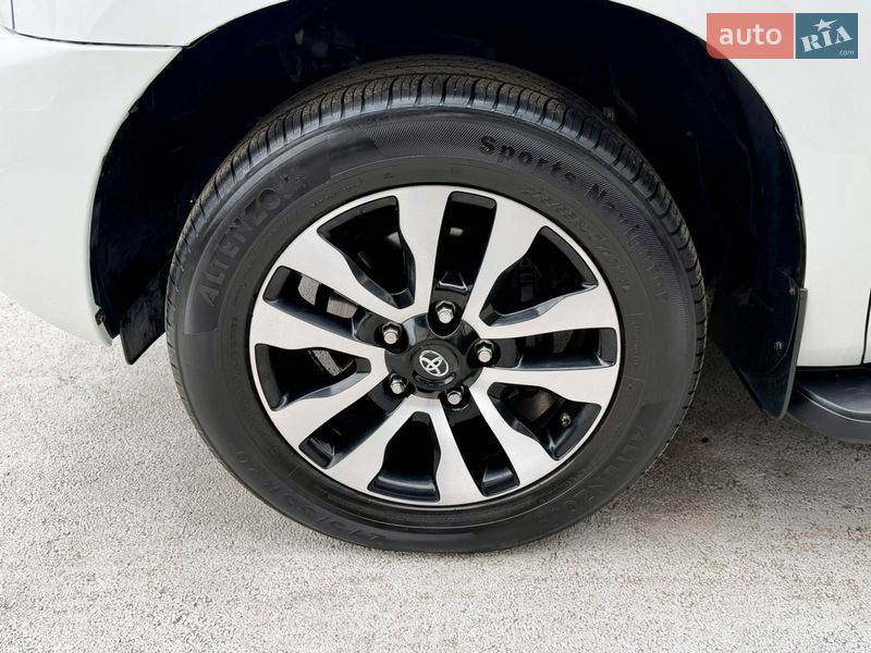 Внедорожник / Кроссовер Toyota Sequoia 2013 в Киеве