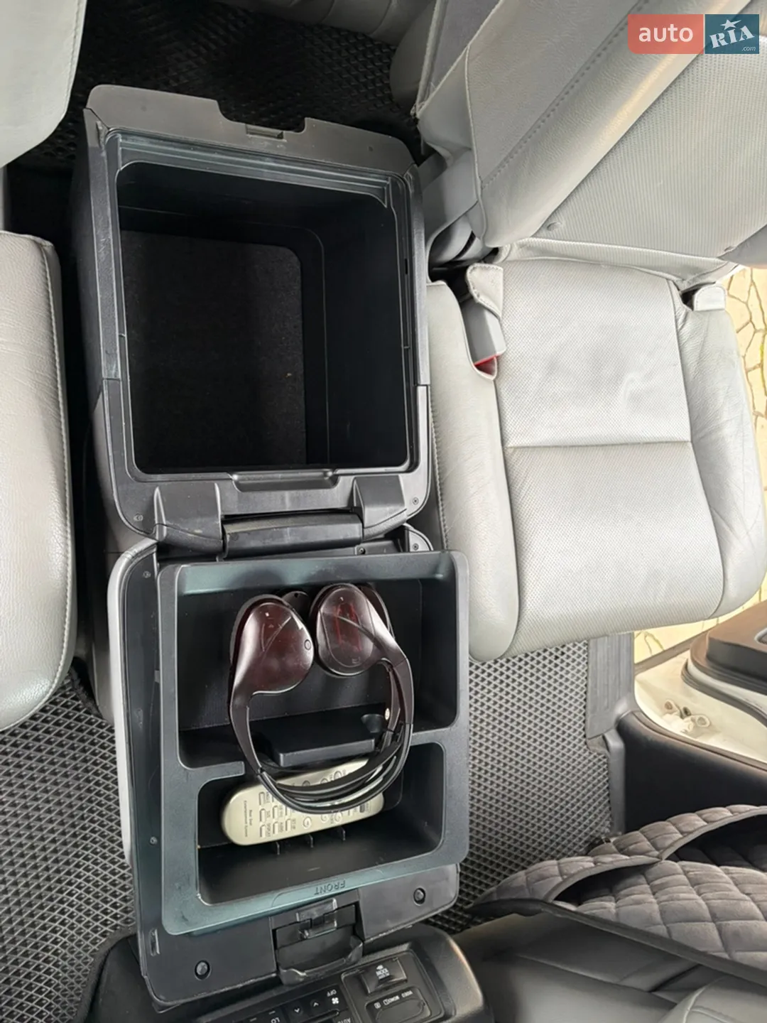 2012 Toyota Sequoia - мініатюра 16