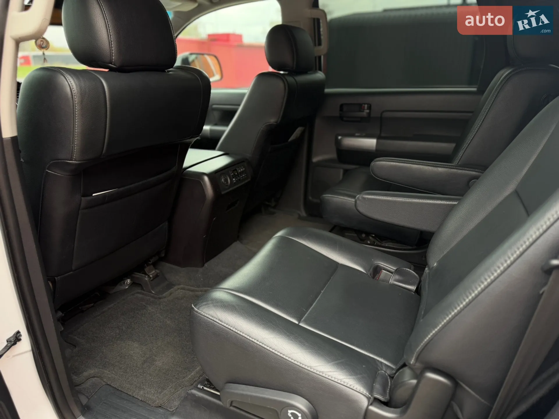 2018 Toyota Sequoia - мініатюра 17