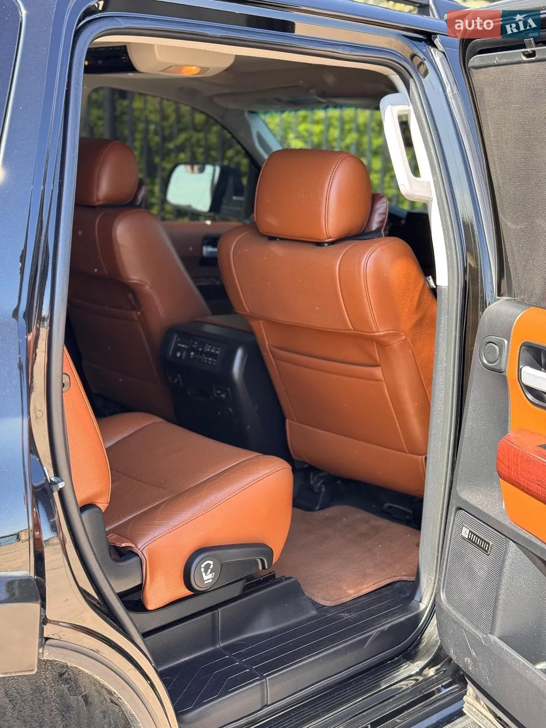 2010 Toyota Sequoia - мініатюра 23