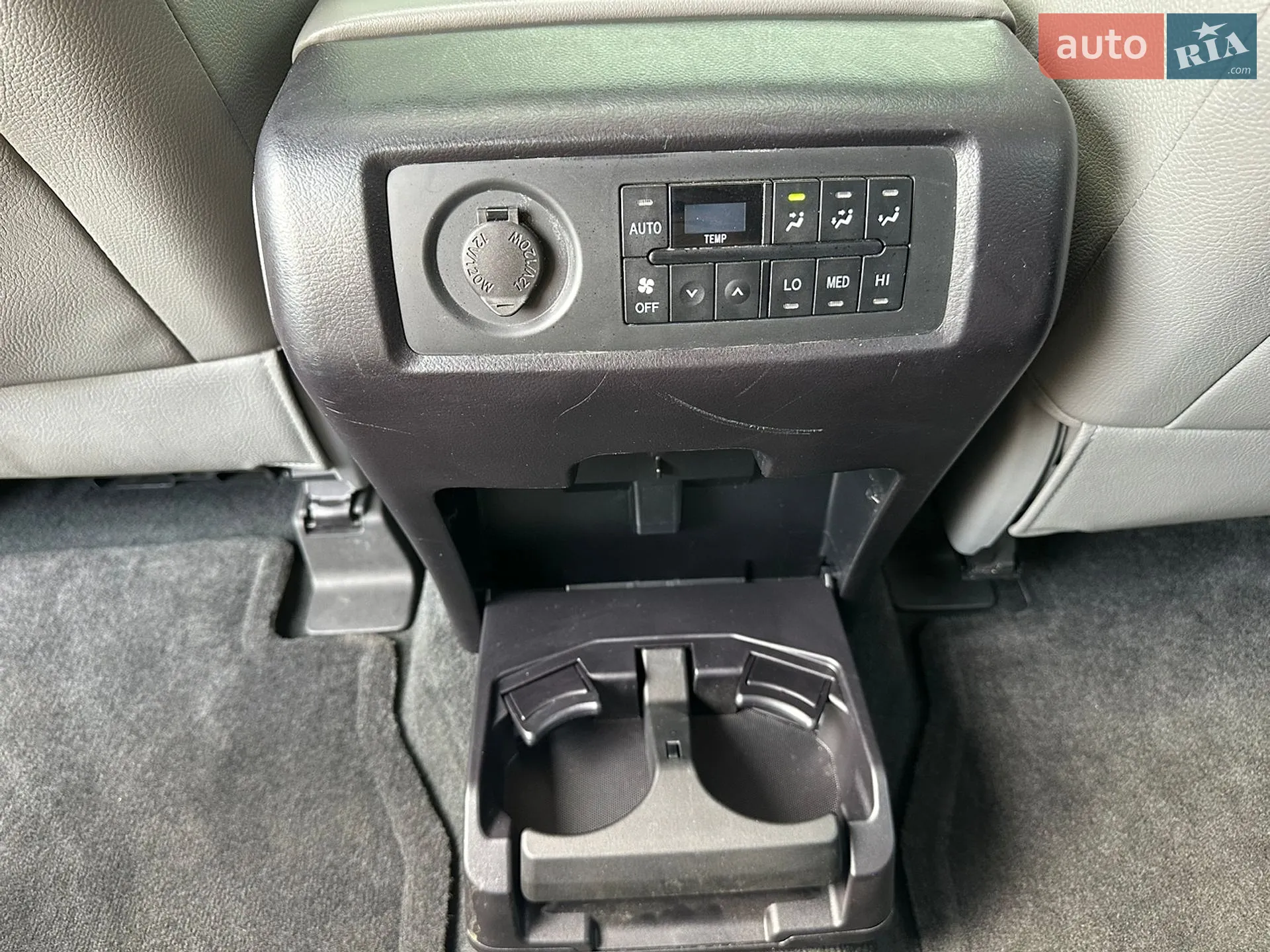 2017 Toyota Sequoia - мініатюра 29