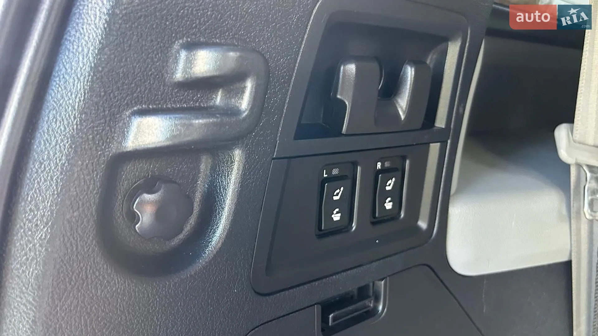 2012 Toyota Sequoia - мініатюра 29