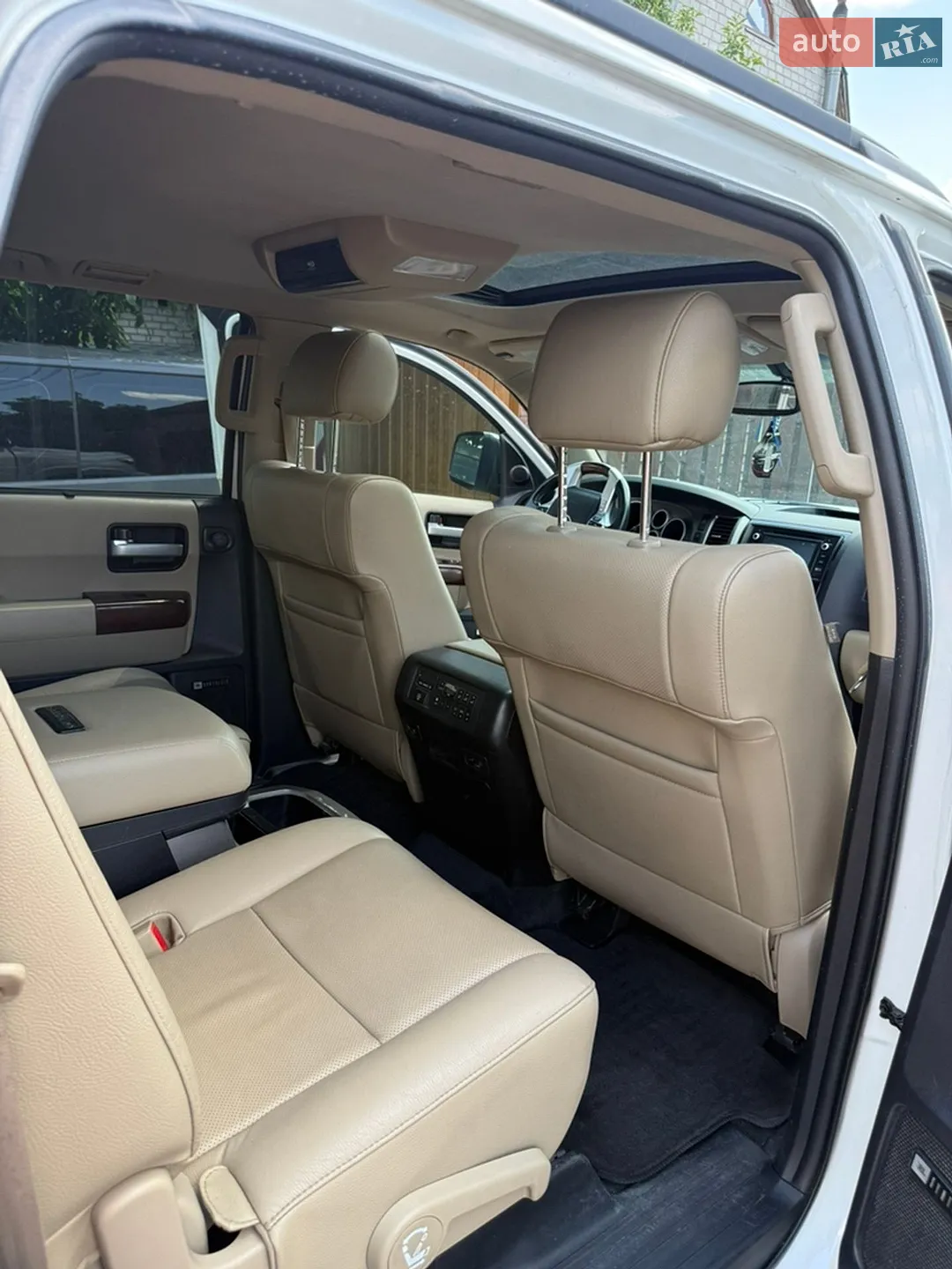 2016 Toyota Sequoia - мініатюра 15