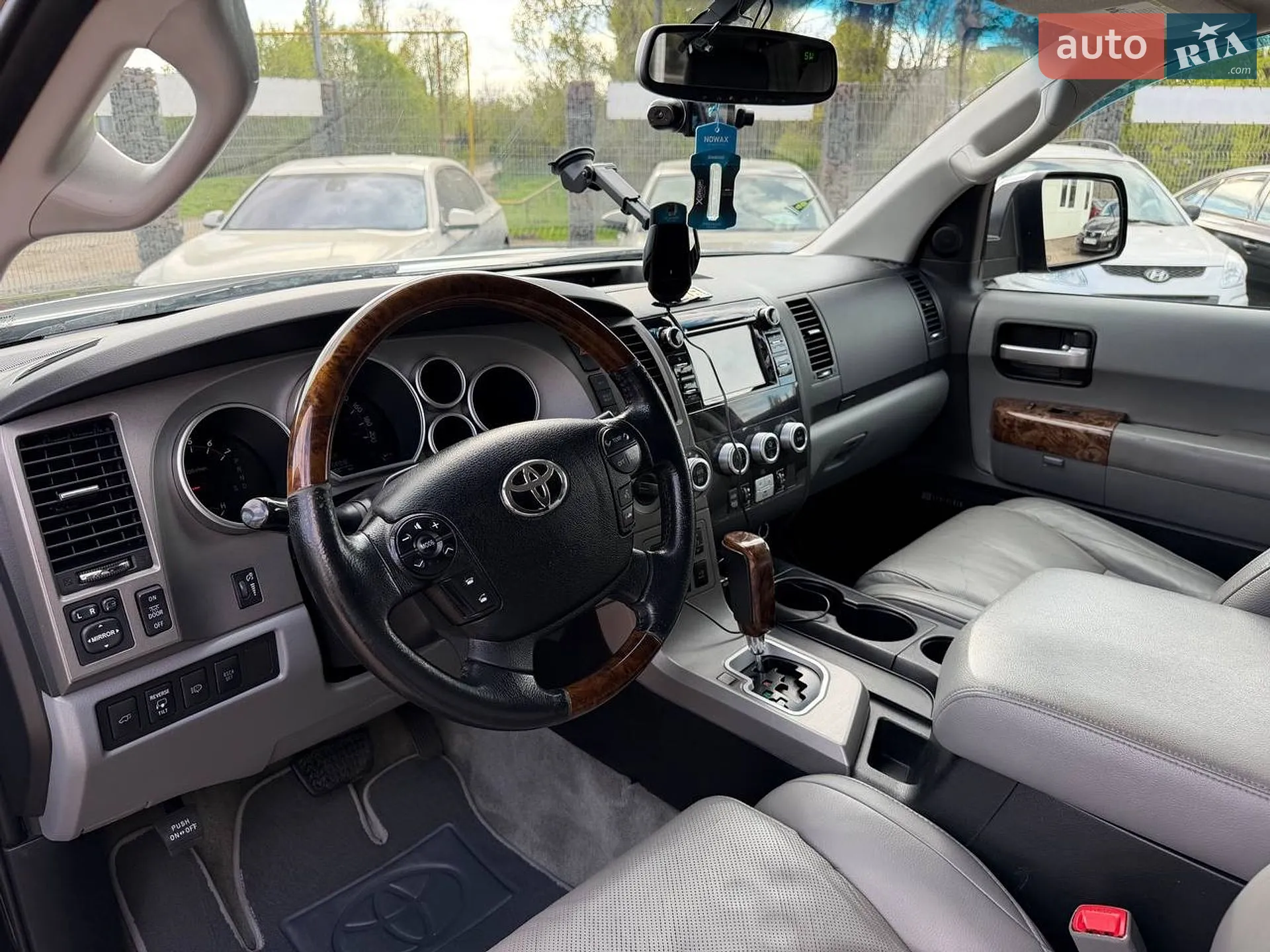 2010 Toyota Sequoia - мініатюра 23