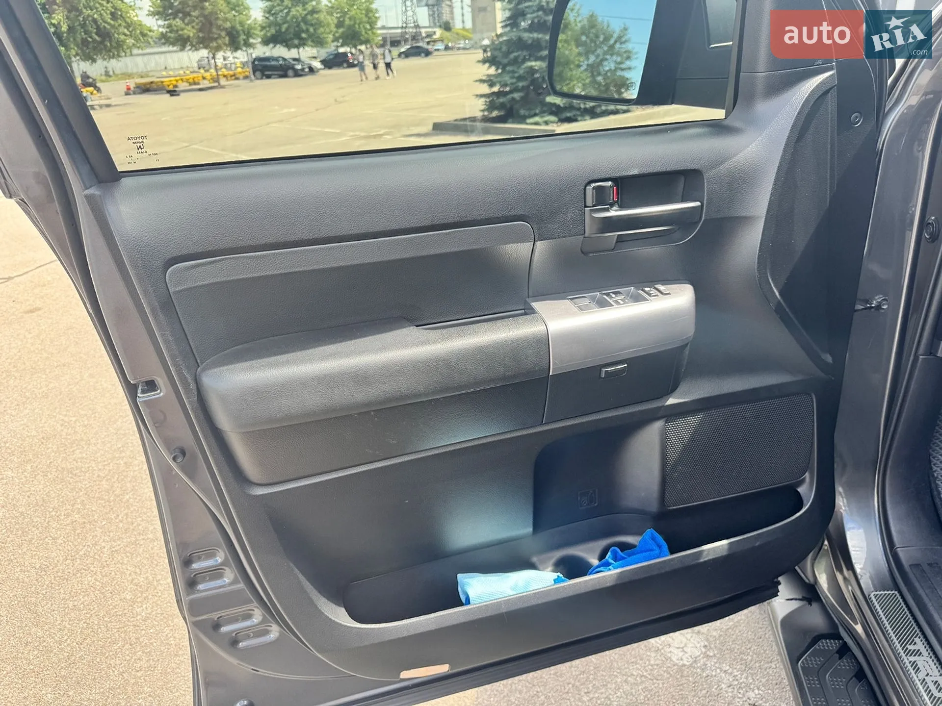 2019 Toyota Sequoia - мініатюра 18