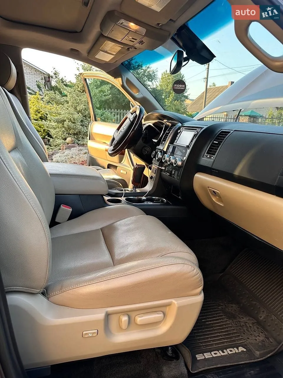 2019 Toyota Sequoia - мініатюра 17