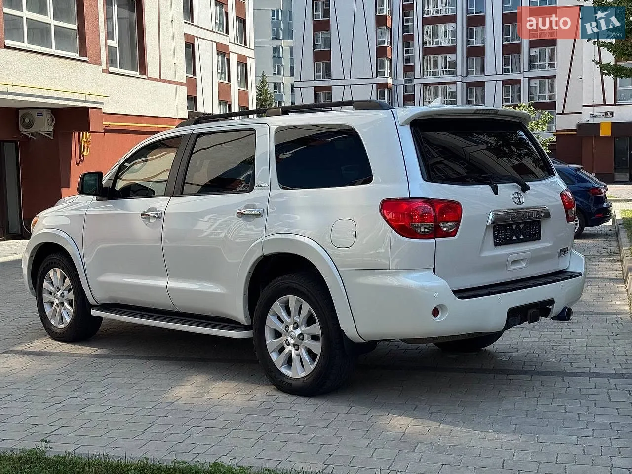 2013 Toyota Sequoia - мініатюра 16