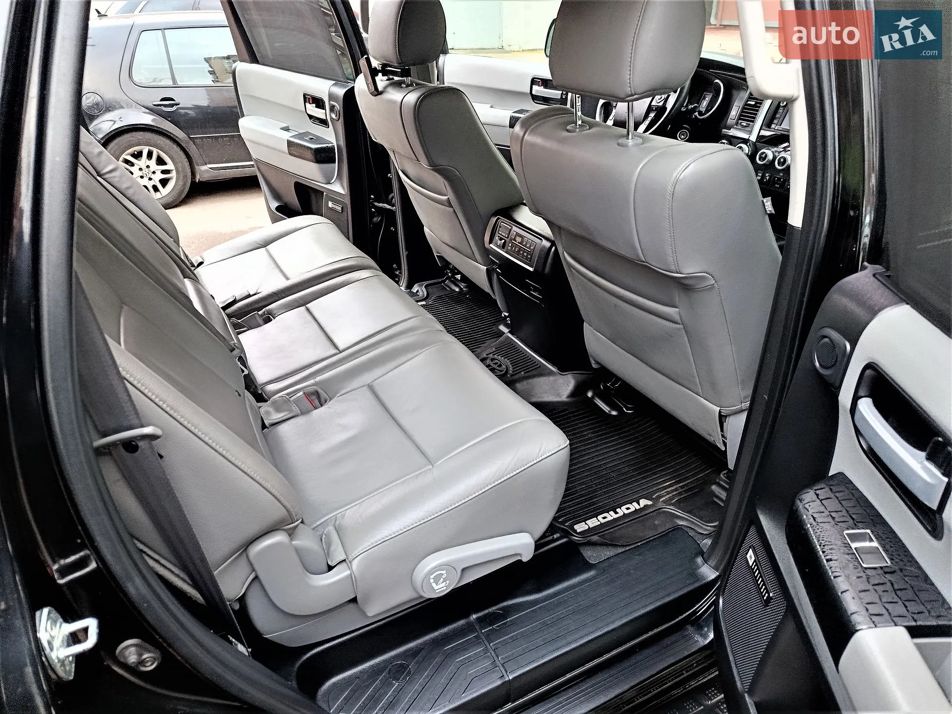 2018 Toyota Sequoia - мініатюра 11