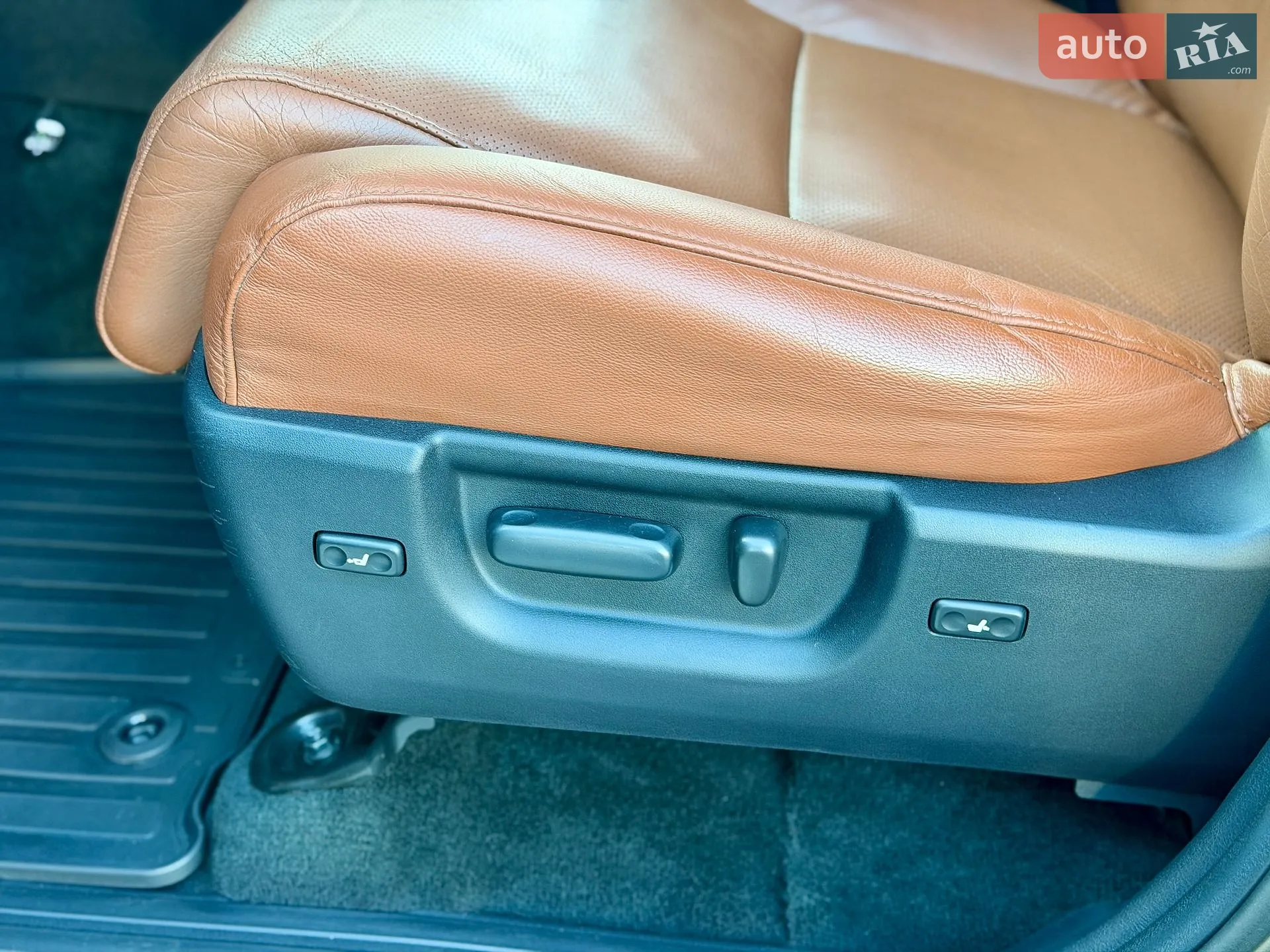 2013 Toyota Sequoia - мініатюра 36