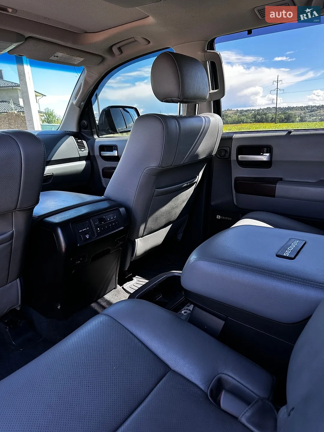 2015 Toyota Sequoia - мініатюра 16