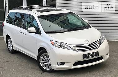 Мінівен Toyota Sienna 2013 в Києві