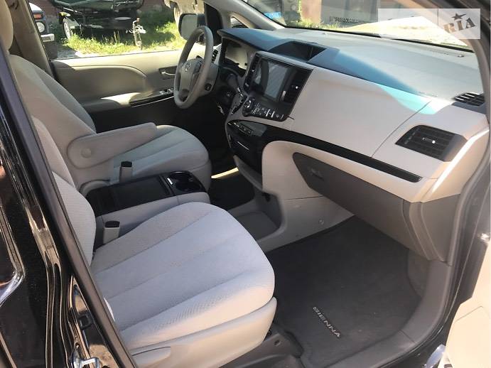 Минивэн Toyota Sienna 2013 в Калуше