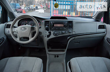 Мінівен Toyota Sienna 2012 в Києві