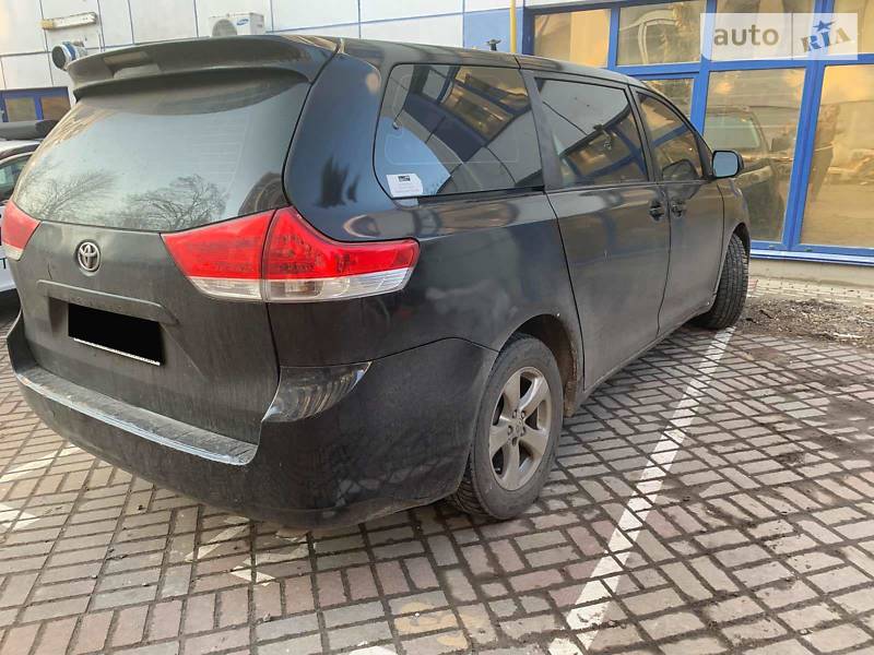 Мінівен Toyota Sienna 2010 в Києві