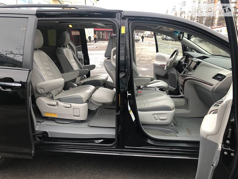 Мінівен Toyota Sienna 2014 в Житомирі