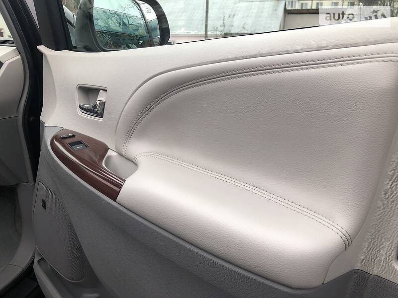 Мінівен Toyota Sienna 2014 в Житомирі