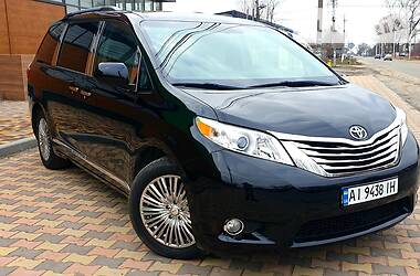Мінівен Toyota Sienna 2015 в 