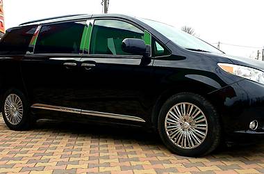 Мінівен Toyota Sienna 2015 в 