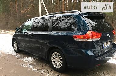 Минивэн Toyota Sienna 2012 в Бродах