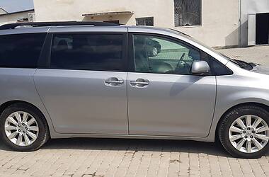 Минивэн Toyota Sienna 2010 в Хмельницком