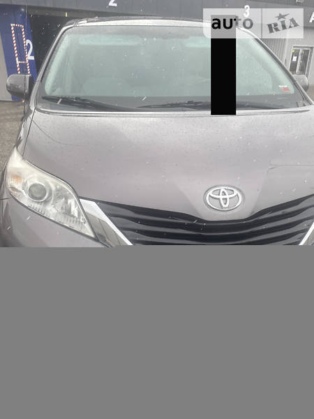 Минивэн Toyota Sienna 2011 в Тернополе