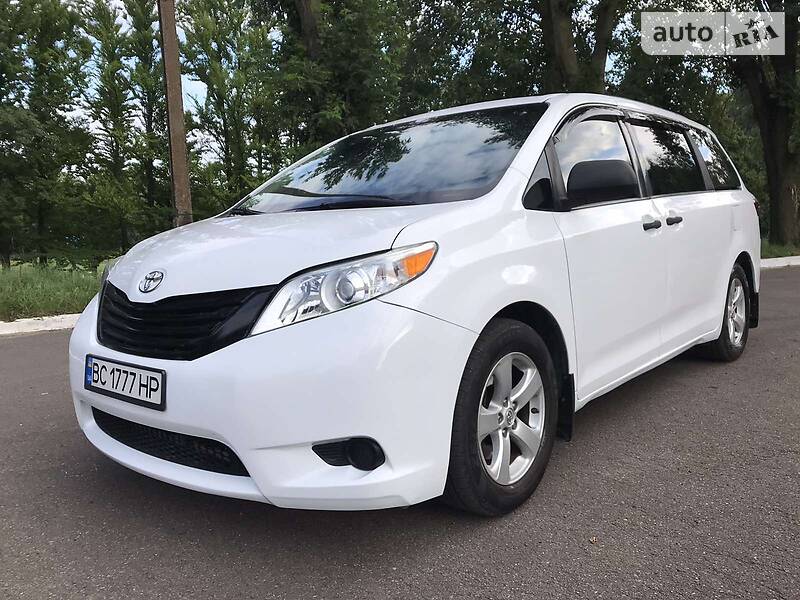 Мінівен Toyota Sienna 2014 в Львові